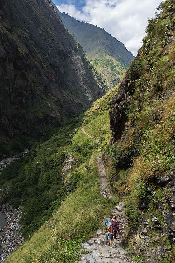 Trail high above the Buri Gandaki river