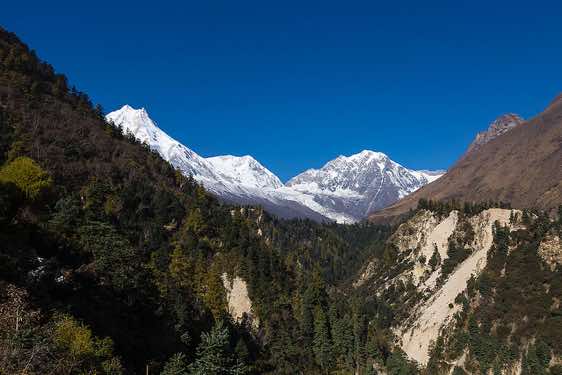Manaslu, 8163m, Manaslu North, 7157m, Naike Peak, 6211m, on route from Lho to Shyala, Buri Gandaki Valley