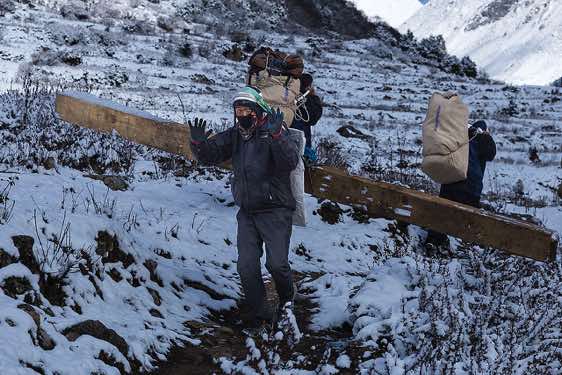 Porters with their heavy loads on route from Sama (Samagaon) to Samdu in the Buri Gandaki Valley