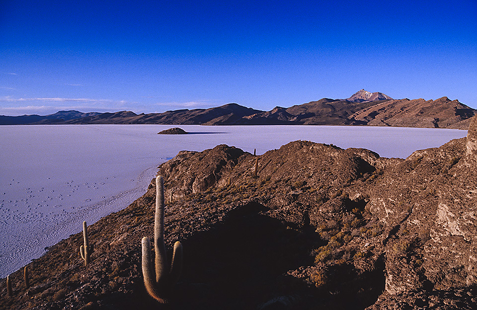 Salar de Uyuni with volcano Tunupa in the background, Bolivian Altiplano