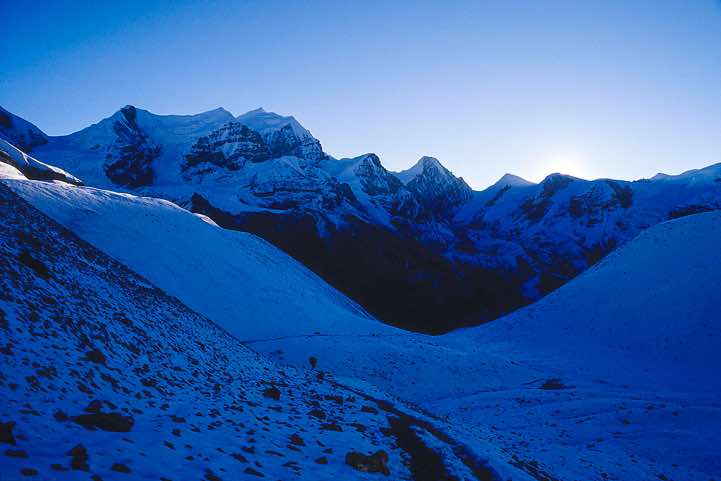 Looking down the trail that leads up the Thorung La pass