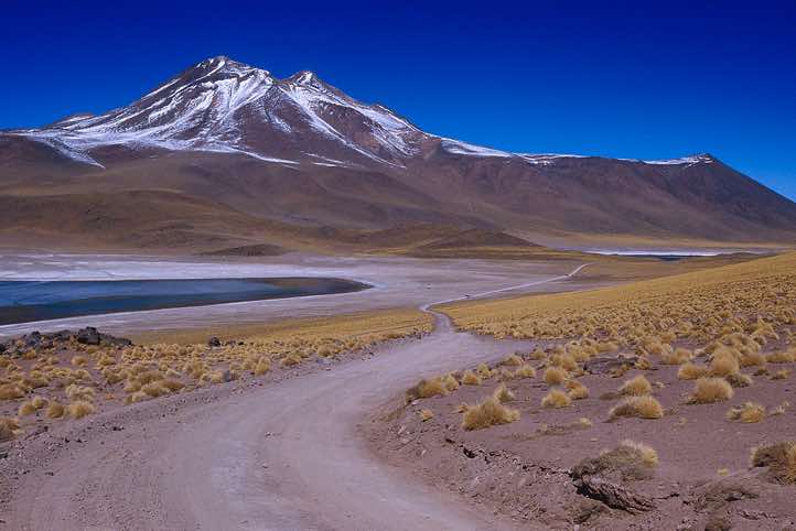 Laguna Miscanti (left) and Cerro Miñiques, 5910m