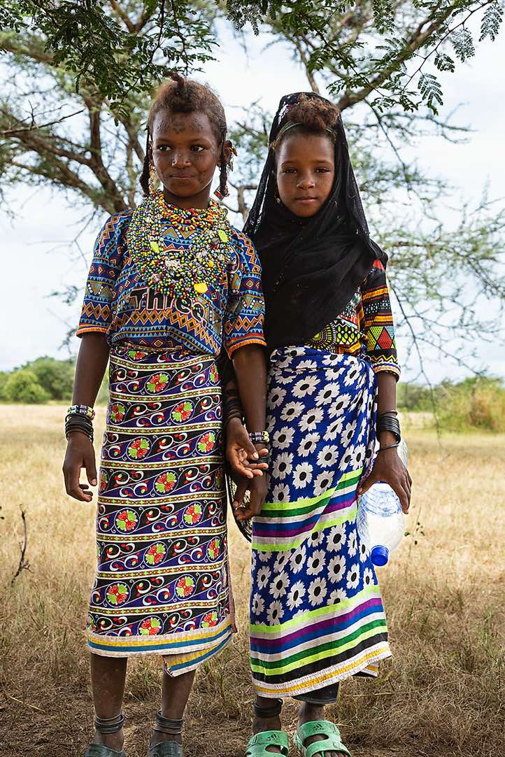 Wodaabe (Bororo) girls showing up at our Gerewol festival campsite