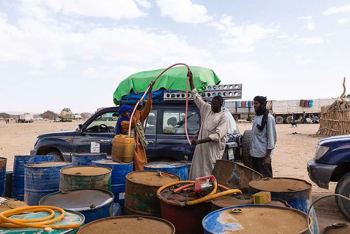 Refueling in Zouar, Tibesti region