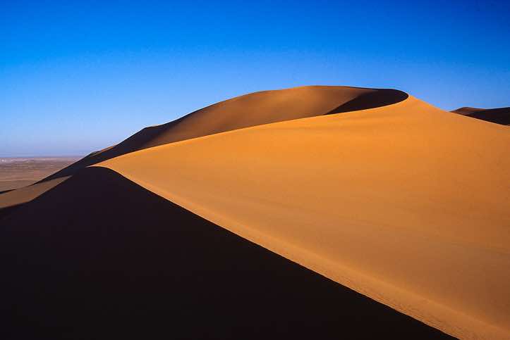 The natural perfection of a dune crest, near Ghat