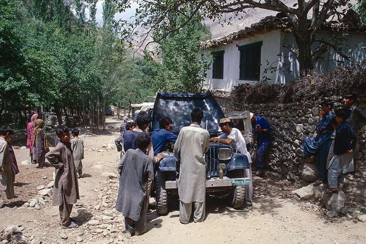 4WD break down, Karakoram Mountains
