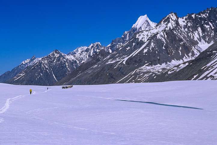 Descending Hispar La pass, Karakoram Mountains