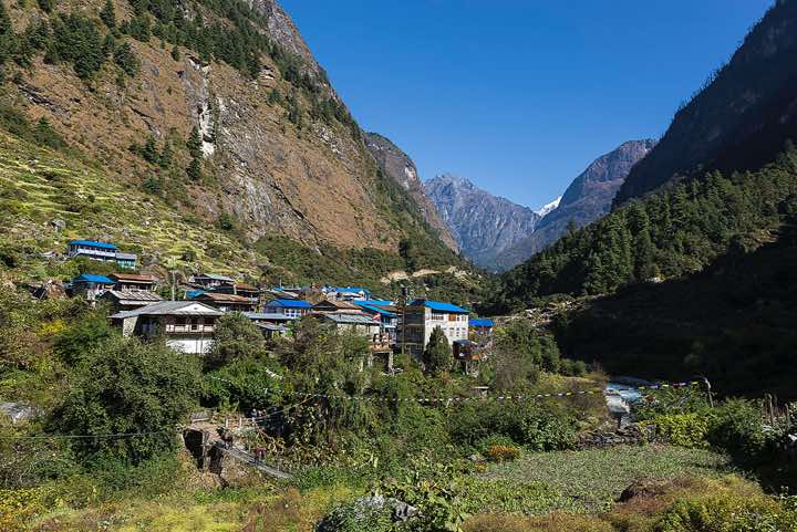 Village along the trail, Dudh Khola