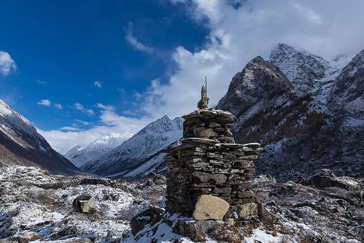 Chorten on route from Sama (Samagaon) to Samdu in the Buri Gandaki Valley