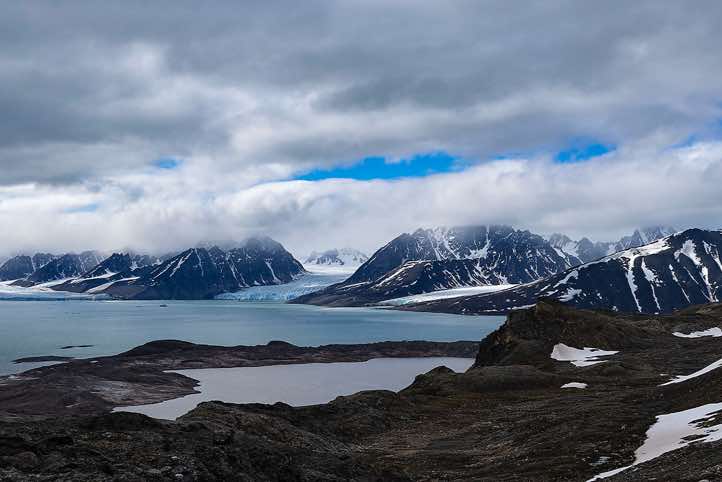 Panoramic view of Seligerbreen Glacier and Liefdefjorden