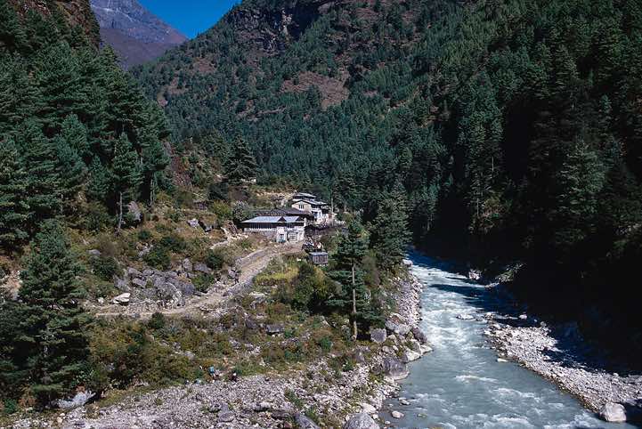 Trail to Namche, Dudh Kosi river