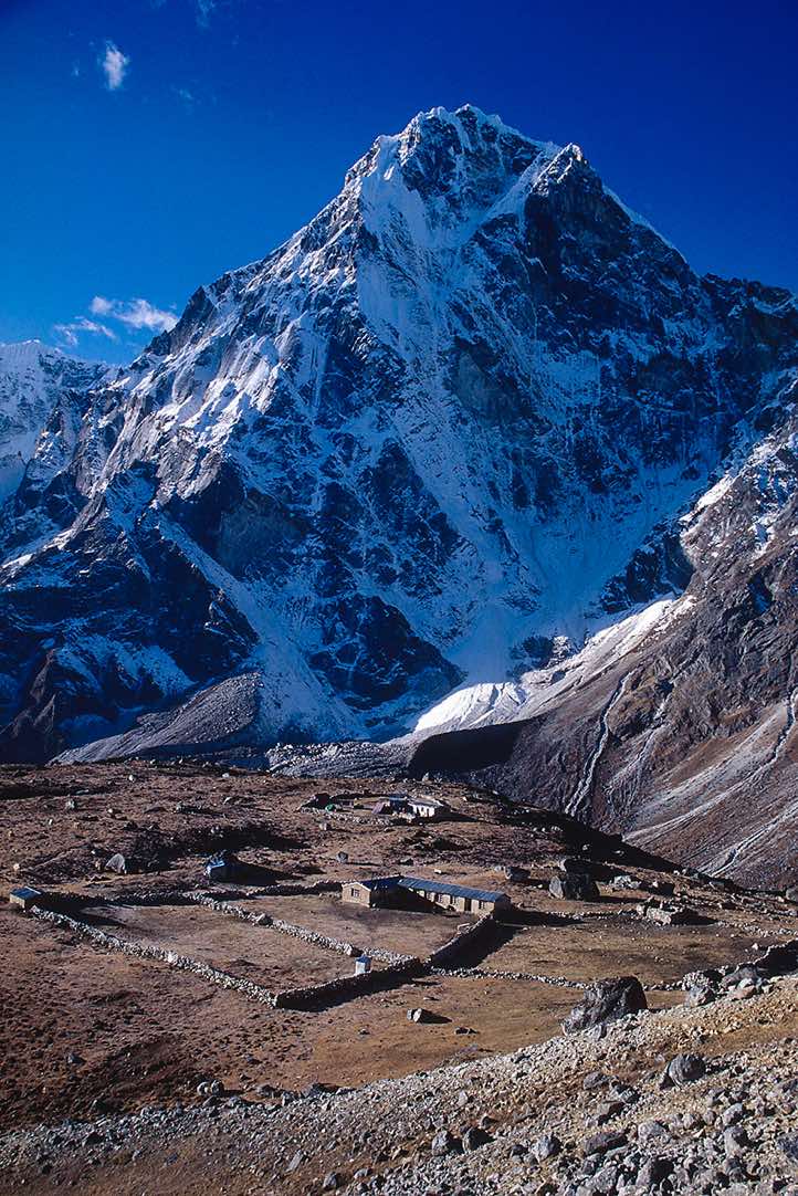 Dzonglha and towering Jobo Lhaptshan, 6440m