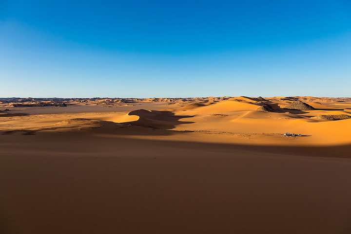 Campsite in the sand dunes of In Tehak, Tadrart region, Tassili n ́Ajjer National Park, Sahara, North Africa