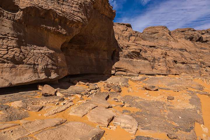 Neolithic rock art site with rock engravings of animal tracks, Ouan Tikal, Tadrart region, Tassili n ́Ajjer National Park, Sahara, North Africa