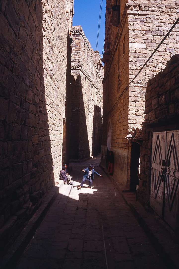 Narrow streets in Thula