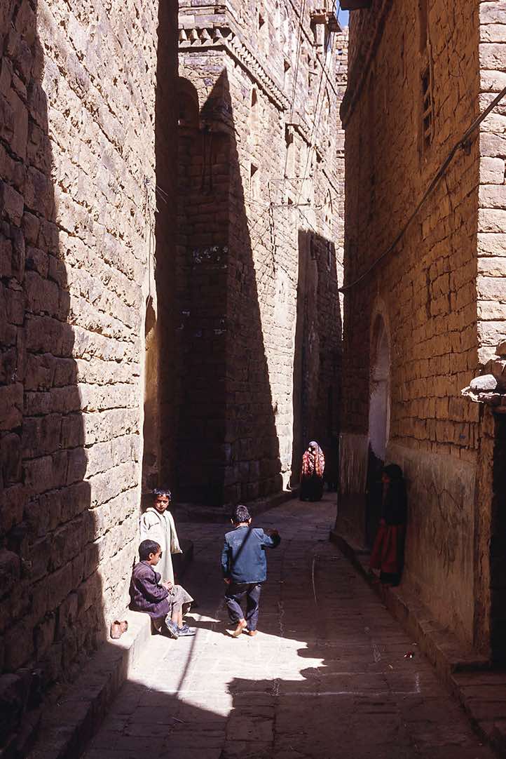 Narrow streets in Thula