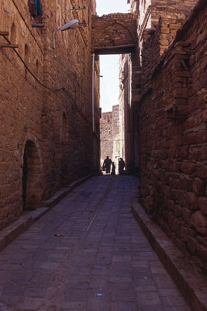 Narrow streets in Thula