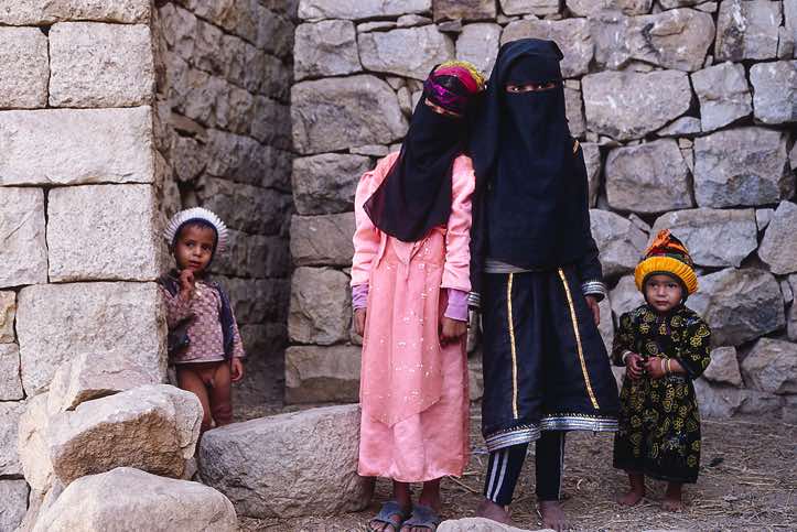 Girls, Jebel Al Izan, Bura mountains