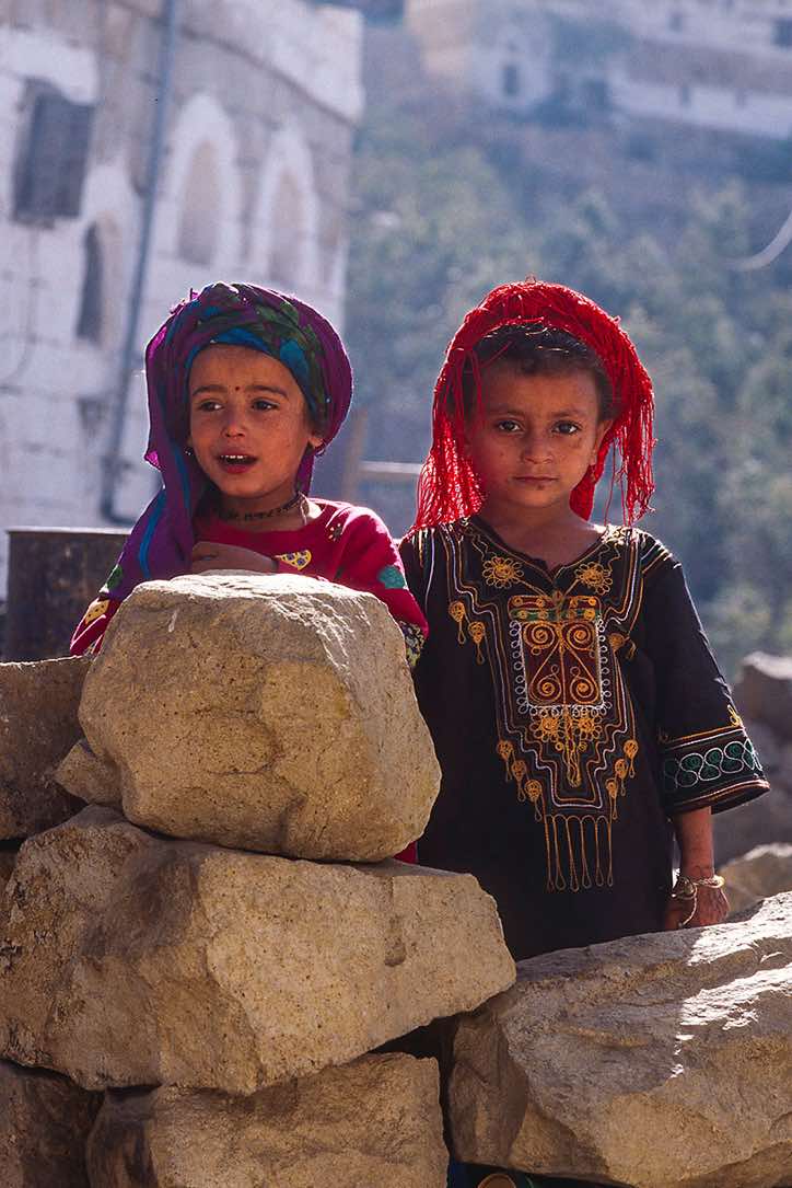 Young girls, Jebel Al Izan, Bura mountains